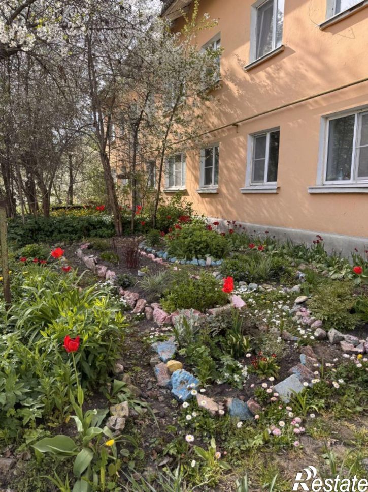 2-комн квартира улица Островских Молодогвардейцев, 8,  д. 8