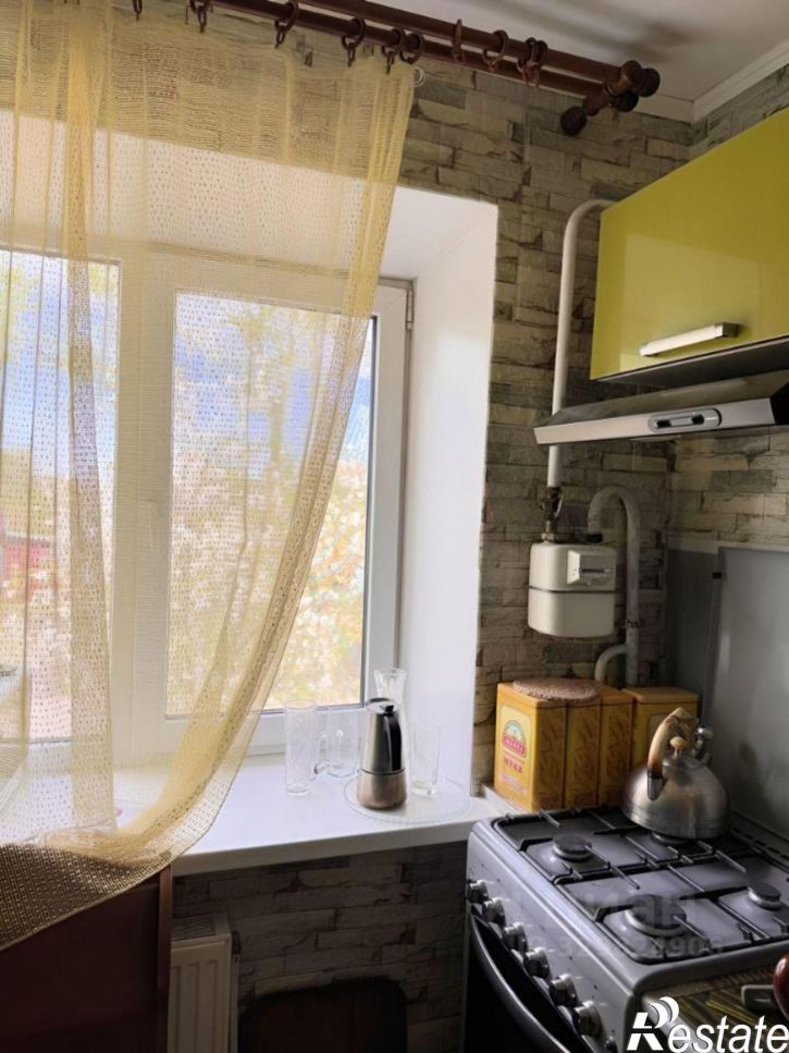 2-комн квартира улица Островских Молодогвардейцев, 8,  д. 8