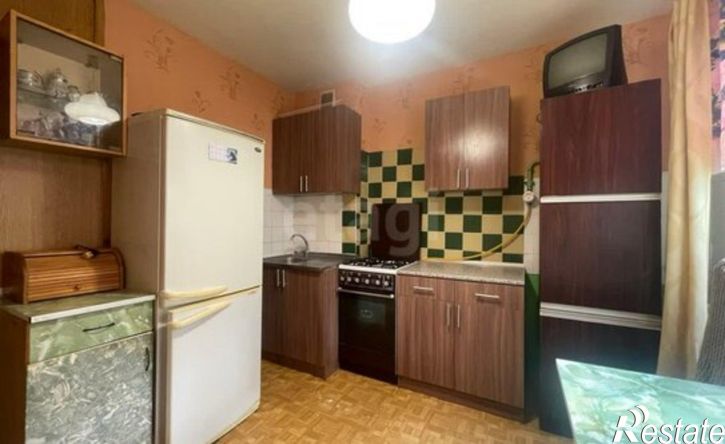 3-комн квартира Остров, улица ДОС, 17