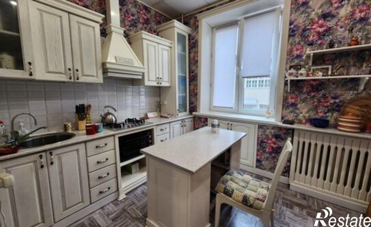 3-комн квартира Великие Луки, улица Глинки, 5