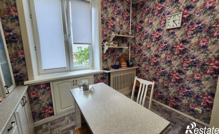 3-комн квартира Великие Луки, улица Глинки, 5