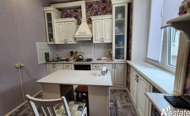 3-комн квартира Великие Луки, улица Глинки, 5