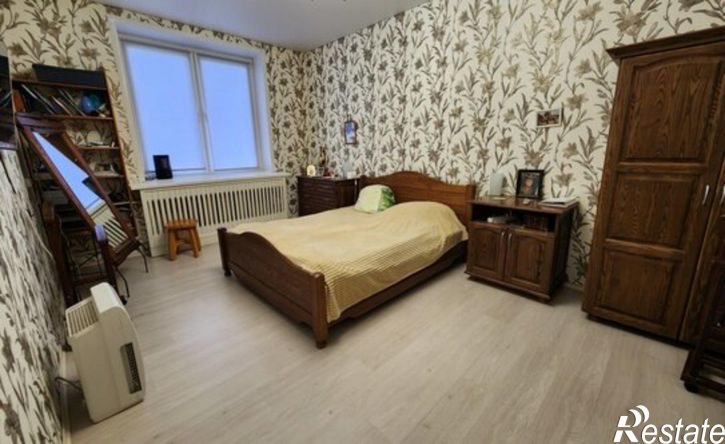 3-комн квартира Великие Луки, улица Глинки, 5