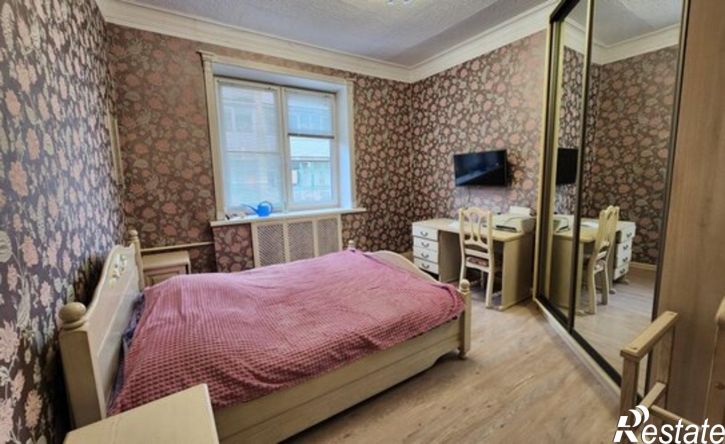 3-комн квартира Великие Луки, улица Глинки, 5